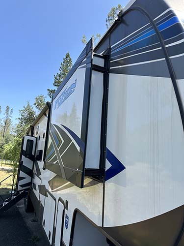 Keystone RV sidewall cracks